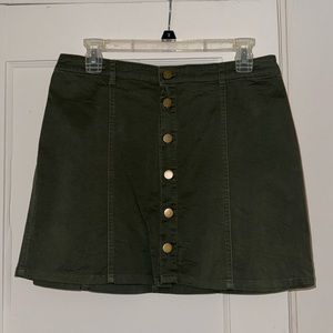 Front button skirt